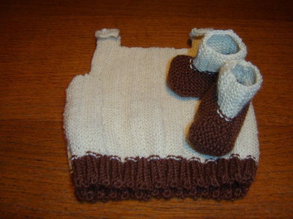 tricot sans manche et chaussons